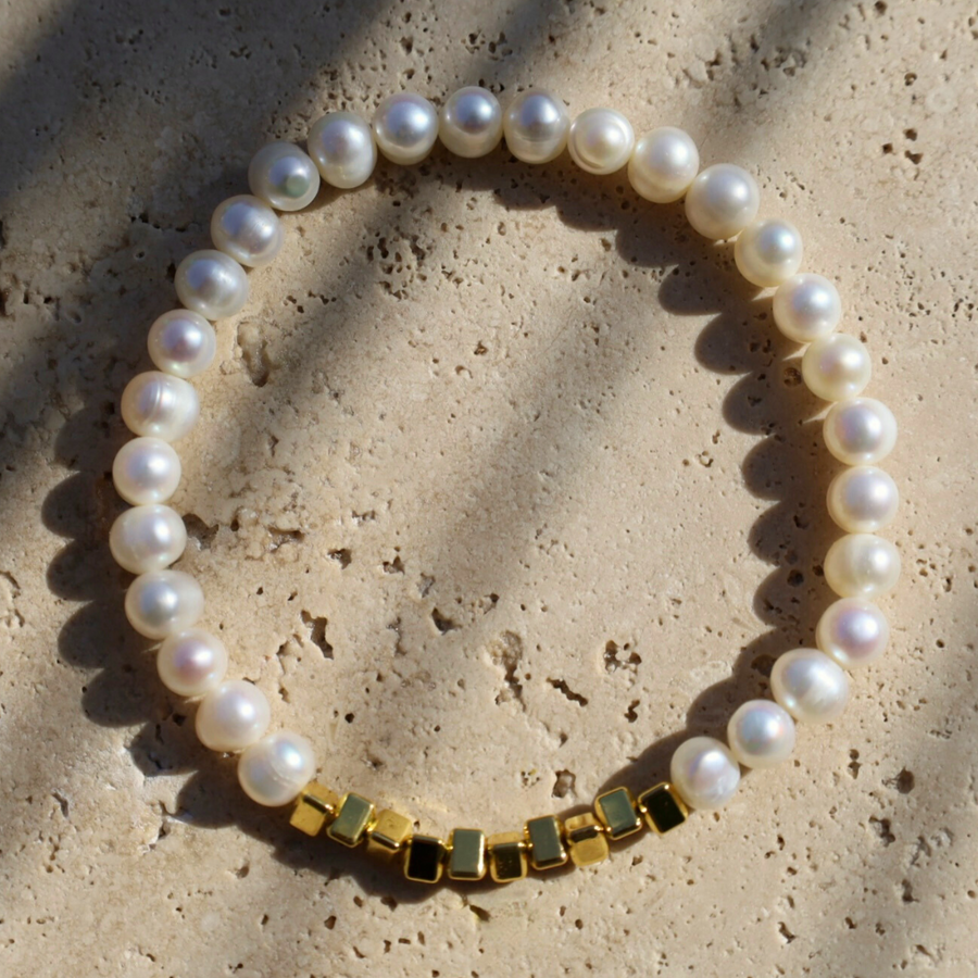 Pearl and Gold Stretch Bracelet